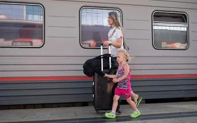 Мишустин подписал постановление: Дети от 10 до 18 лет смогут путешествовать на поездах дальнего следования с 50%-ной скидкой